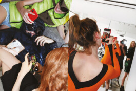 Michael Ullrich fotografiert für Achtung Mode in Athen für die Ausgabe Heimat 